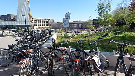 Foutgeparkeerde fietsen op station Ede-Wageningen